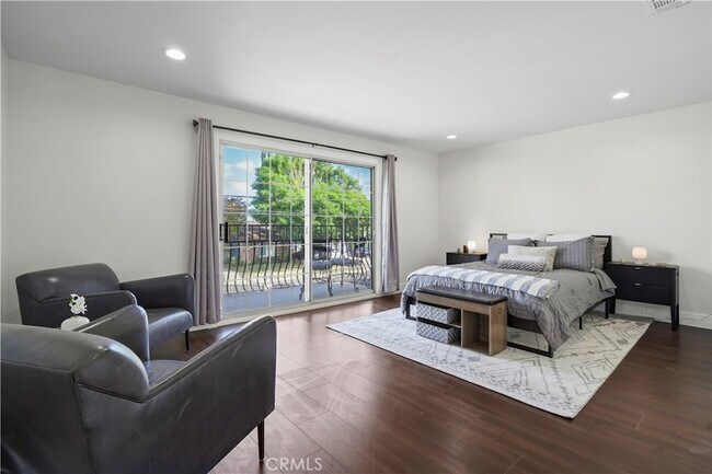 Building Photo - 7425 Vanalden Ave