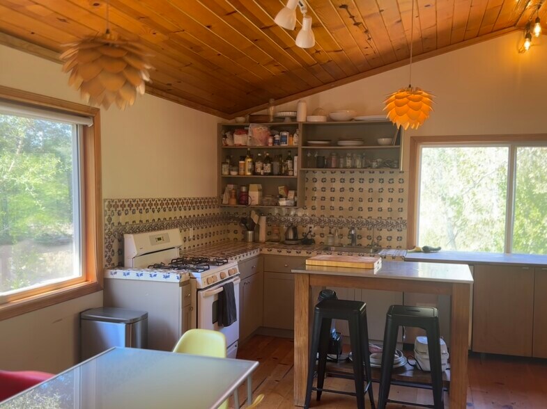 Unit B - 1734 Topanga Skyline Dr