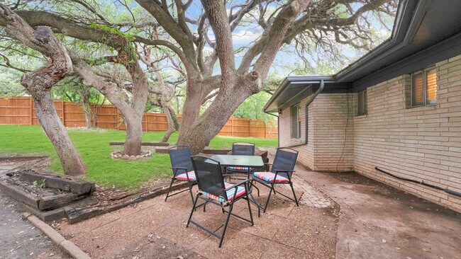 Building Photo - 2134 Bandera Rd