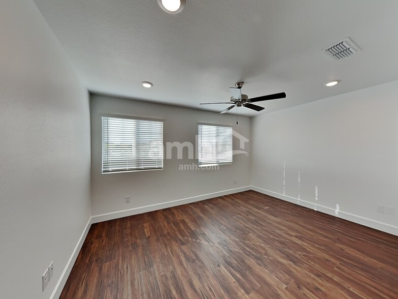 Building Photo - 8887 N 171st Dr