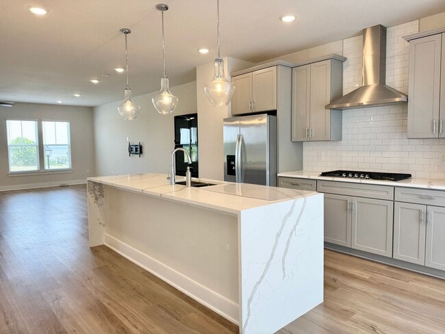 Building Photo - POTOMAC SHORES - BEAUTIFUL VIEWS! (interne...