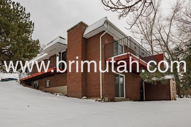 Building Photo - 4670 Stratton Dr E