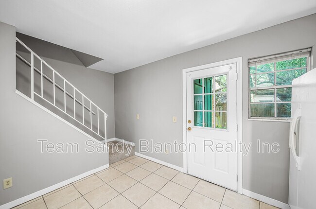 Building Photo - 2107 Langley Ave
