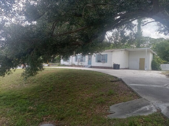 Building Photo - 7566 Peyraud Dr