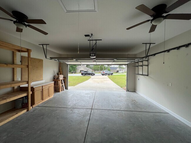 Building Photo - 407 Tradewind Trl