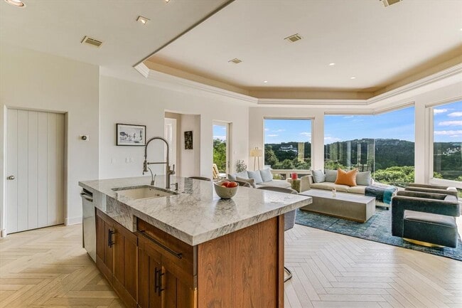 Building Photo - 5304 Scenic View Dr
