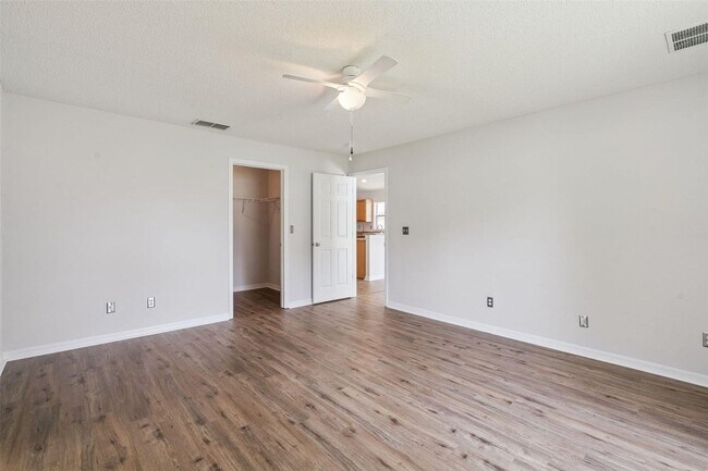 Building Photo - 622 Delancey Dr