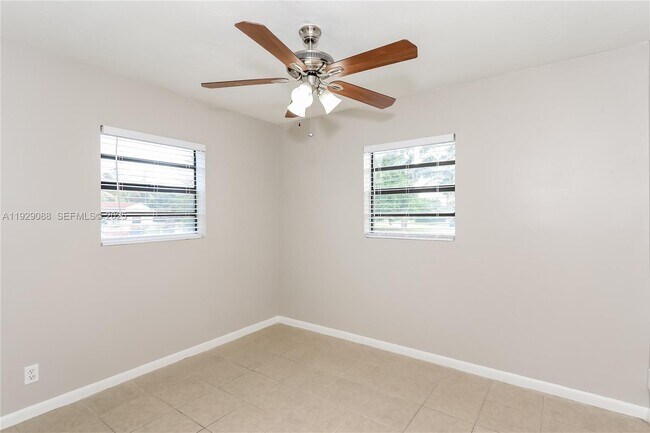 Building Photo - 1367 NE 27th St