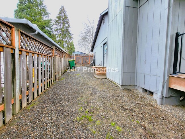 Building Photo - Charming 3BD I 2BA in Beaverton! - Price D...