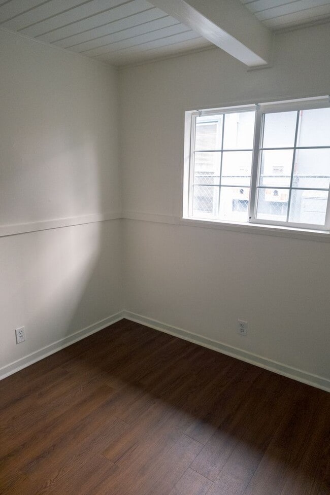 Building Photo - Menlo Park 3BR Home Near Meta, Dumbarton Bridge & Stanford – Large Yard + W/D