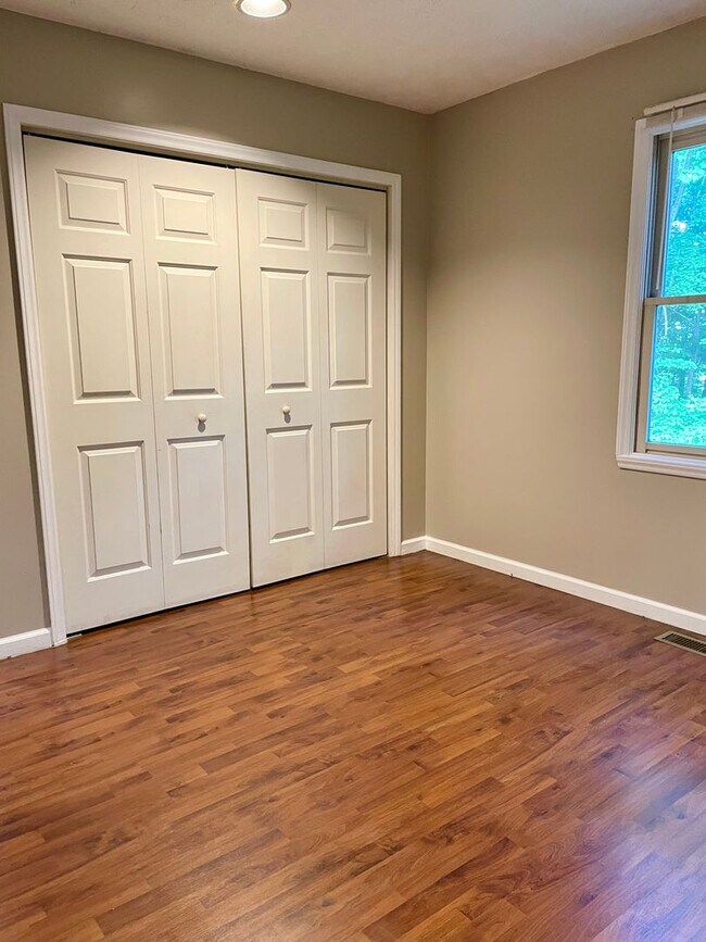 Building Photo - 418 Summit View Rd