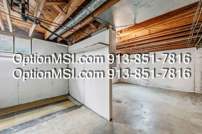 Building Photo - 1/2 month free if moved in by 1/25/26!! Move-in ready!!