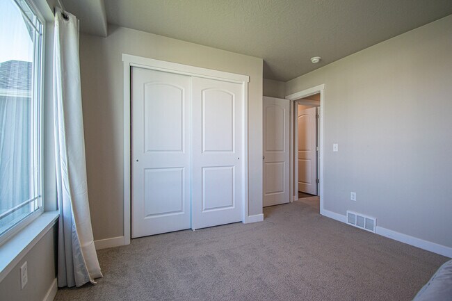 Building Photo - 289 W 2280 N