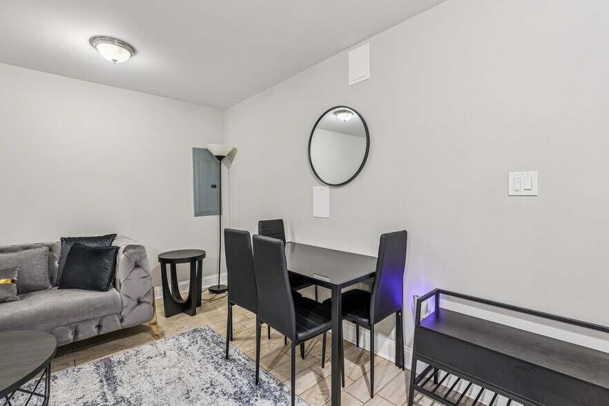 Building Photo - 1332 Levis St NE