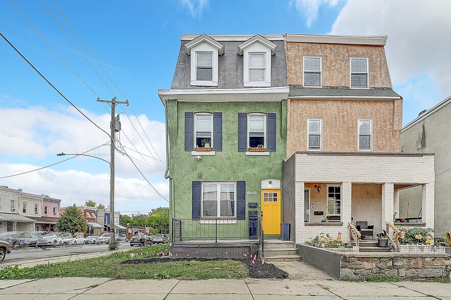 Building Photo - 1301 S 49th St
