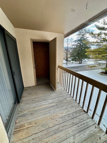 Building Photo - 2160 Hedgerow Road