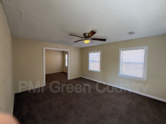 Building Photo - 2432 N Quincy Ave