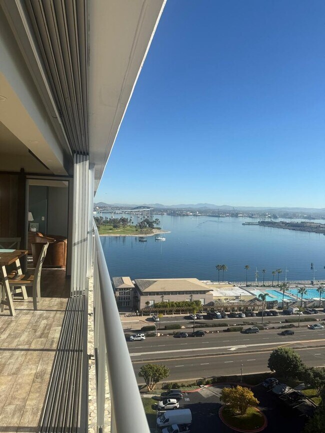 Building Photo - 1810 Avenida Del Mundo