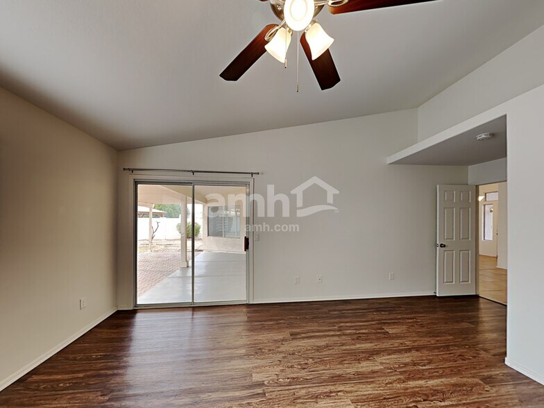 Building Photo - 8523 W Acapulco Ln