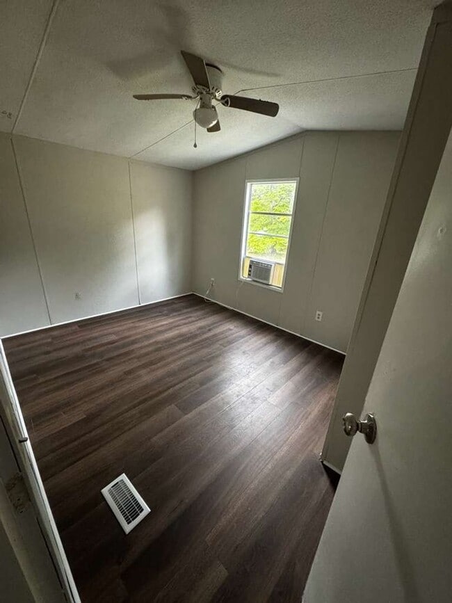 Building Photo - 2 Bedrooms - 2 Bathrooms