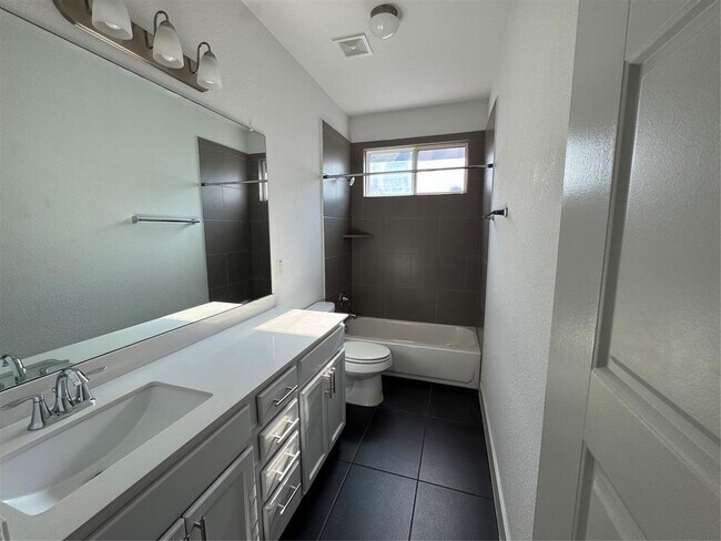 Building Photo - 1413 Casa Dr