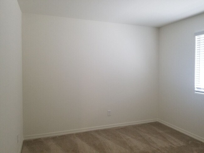 Building Photo - Great Home in Gated Community