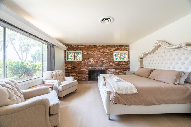 Building Photo - Relaxing 4BR Family Home Near Attractions ...