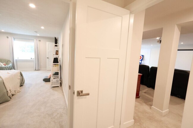 Building Photo - 4 Bedroom, 4 Bath Home w/Backyard Heated Pool overlooking Pearl's Fen