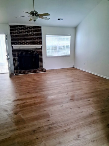 Building Photo - 3930 Saxonbury Way