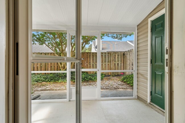 Building Photo - 115 Chloe Ln