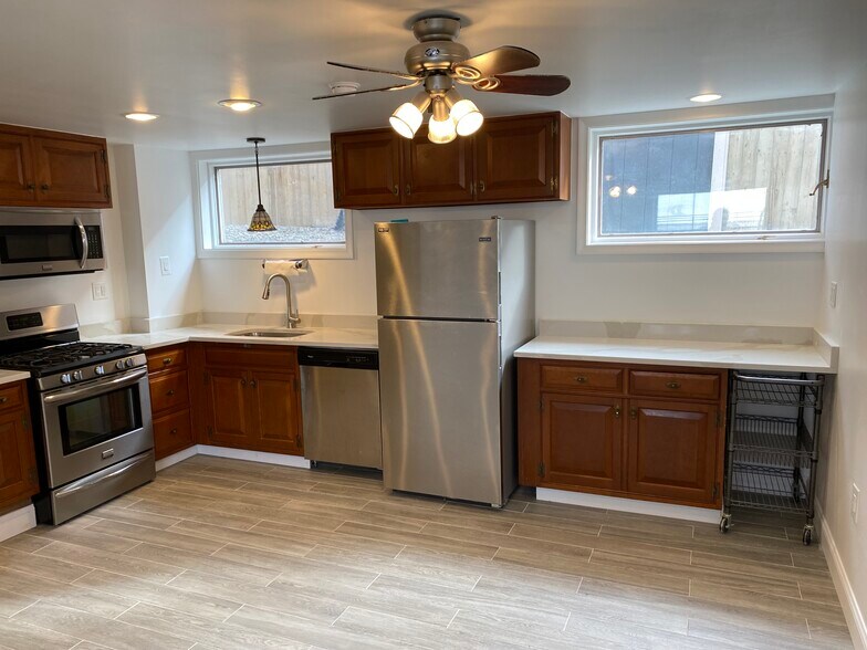 Building Photo - 140 Clark St