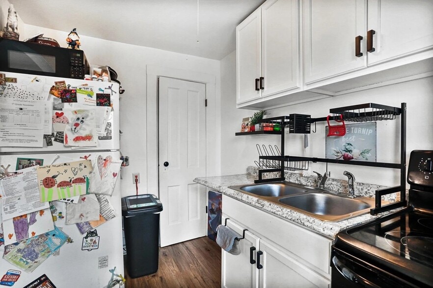 Building Photo - 426 College Ave