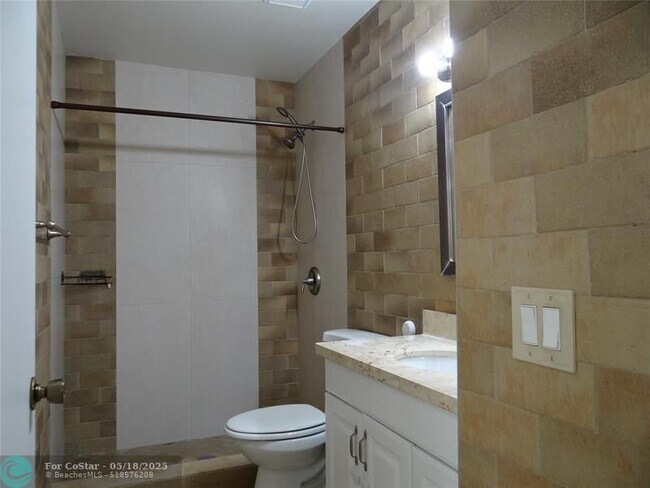 Building Photo - 4036 Eastridge Cir