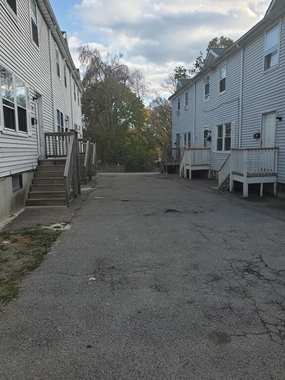 Building Photo - 94 Selden St
