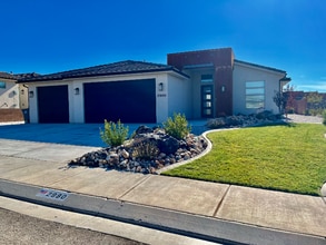 Building Photo - 2980 E Lavatera Dr