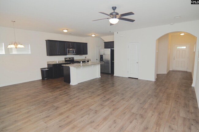 Building Photo - 194 Bonhomme Cir