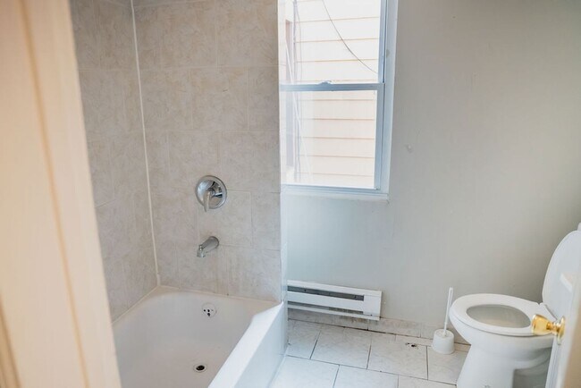 Building Photo - 906 N 4th St