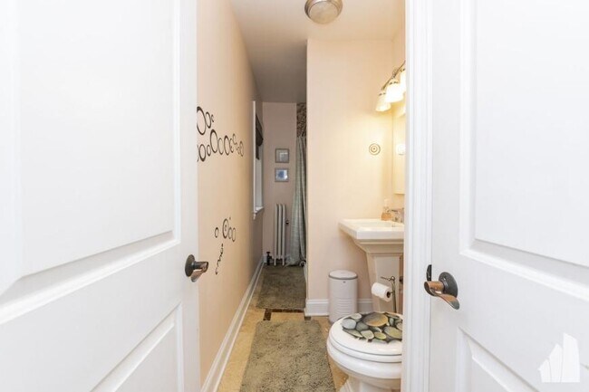 Building Photo - 2 bedroom in Chicago IL 60640