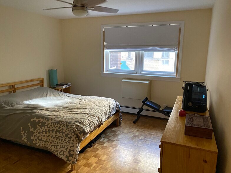 master bedroom with queen bed - 1310 Maple Ave
