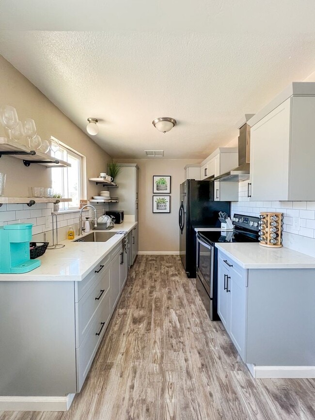 Building Photo - Joshua Tree Home with Desert Views