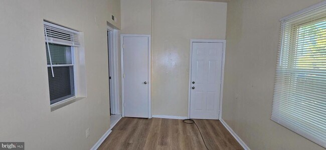 Building Photo - 1255 Meigs Pl NE