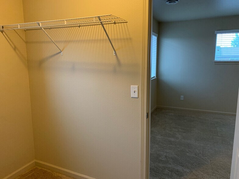 Building Photo - 3025 17th Ave W