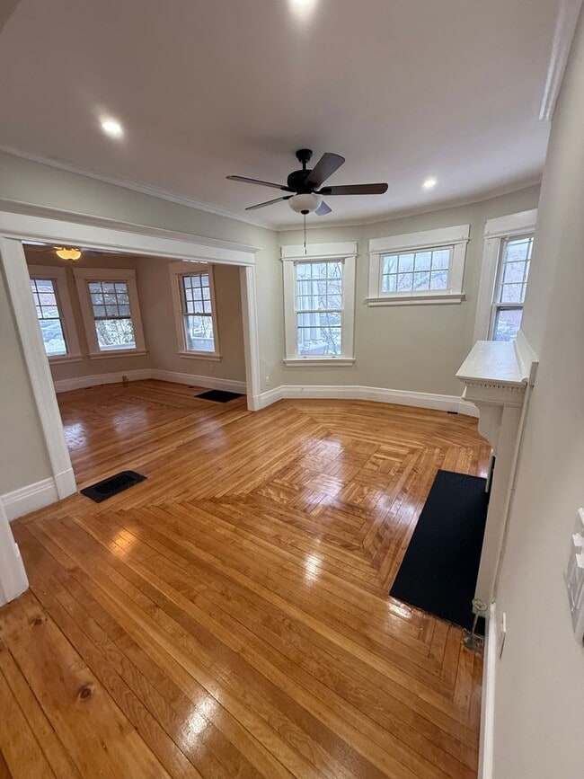 Building Photo - 82-84 Oxford Street