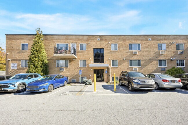 Building Photo - Leverington Court Apartments
