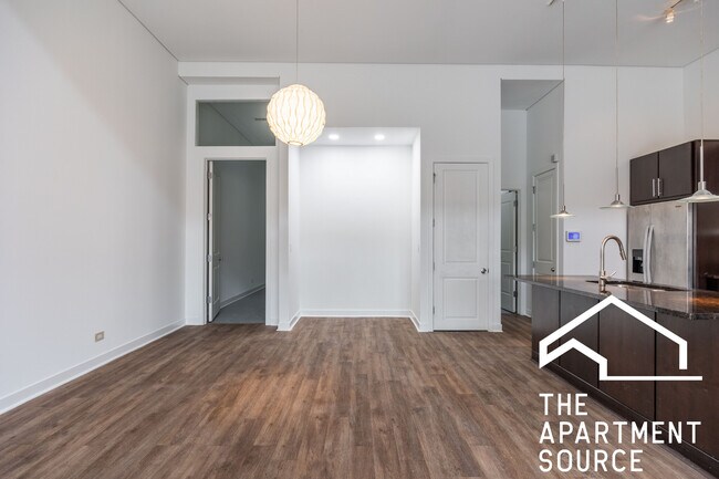 Building Photo - 1002 W Lake St