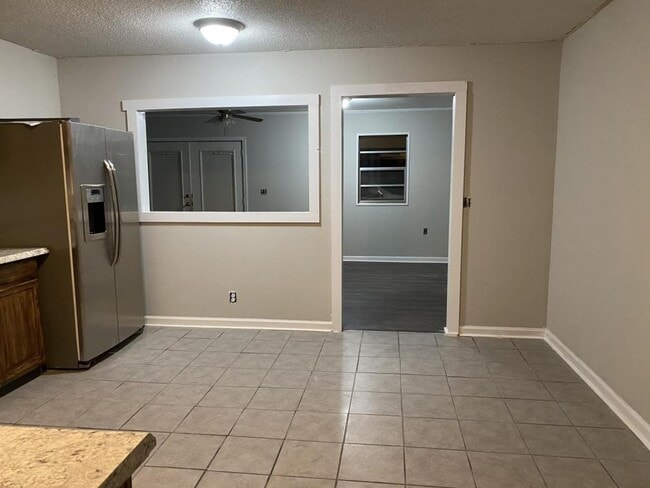 Building Photo - 618 Robinson Dr