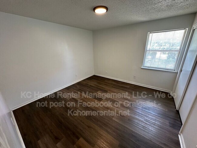 Building Photo - 300 Osage St