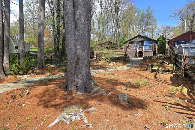 Building Photo - 10 Old Pinewood Trail