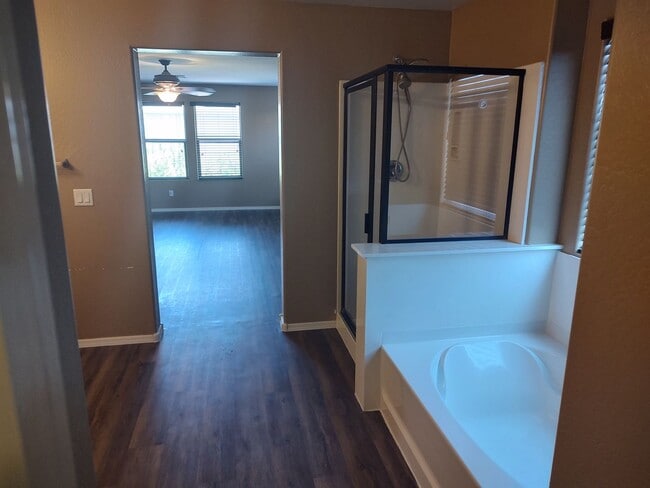 Building Photo - Beautiful 4 Bedroom - 2.5 Bath with Lots of Bonuses - Gilbert