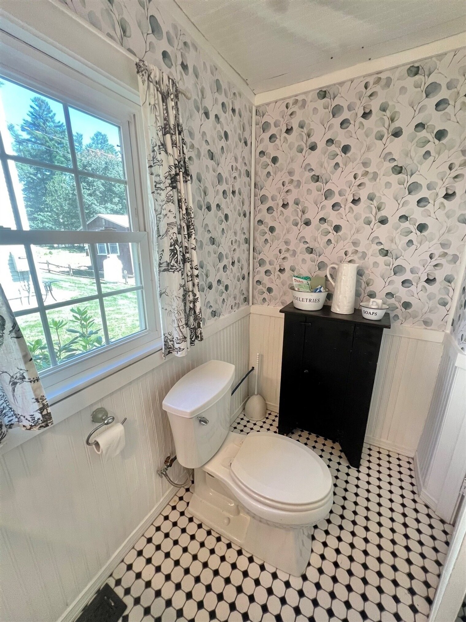 Building Photo - 28 W Shore Rd